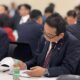 公務と政務、それぞれの立場から